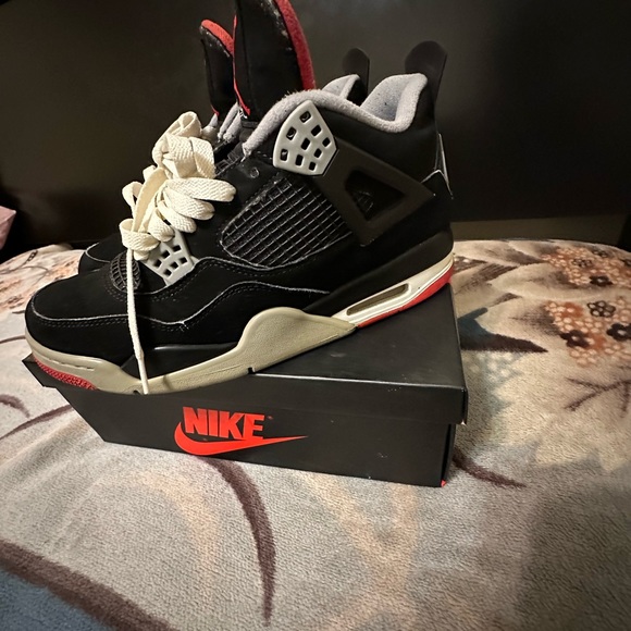 Jordan Retro Bred 4 Size 9 - Picture 3 of 8